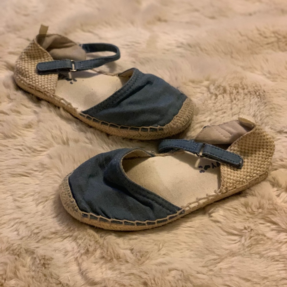 Gap sandals